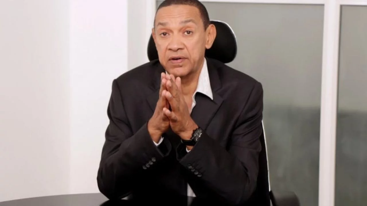 Ukraine: Use your private jets to evacuate Nigerians not girlfriends â€“ Ben Bruce tells politicians, billionaires