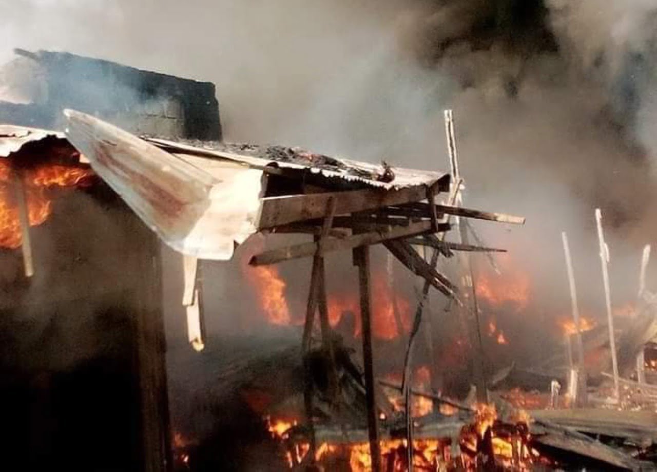 BREAKING: Fire razes Ibadan spare parts market