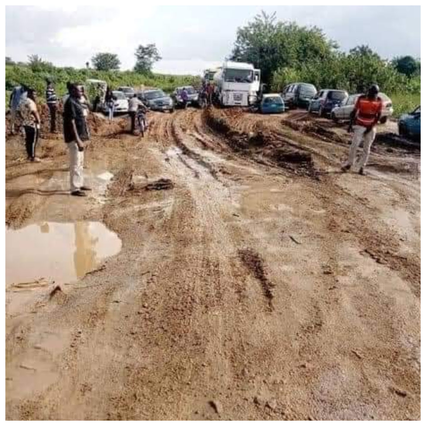 Residents, travellers going through hardship on deplorable Akure-Ado road â€“ NUJ tells FG