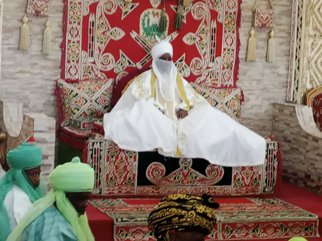 Sanusi defies court order, mounts throne as Emir of Kano