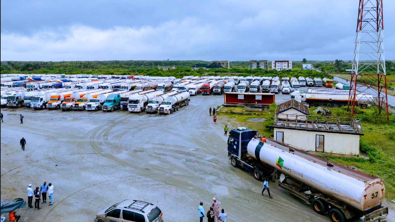 Nigerian govt to earn N796bn yearly from 5% petrol surcharge