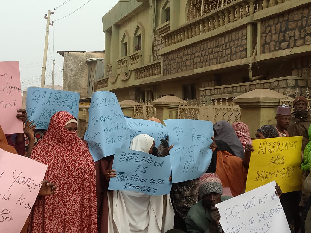 Hike In Flour Price: â€˜Gurasaâ€™ Sellers Down Tools In Kano