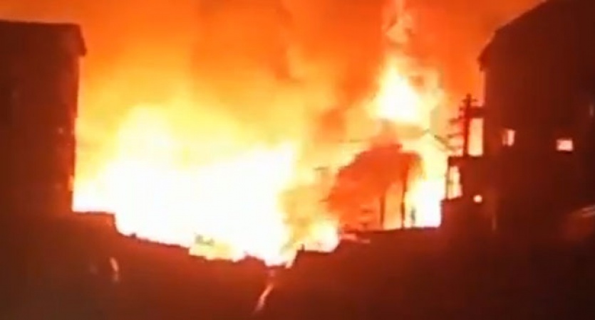 Raging Fire Guts Amu Plank Market In Lagos