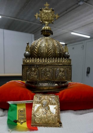 Stolen 18th Century crown returns to Ethiopia