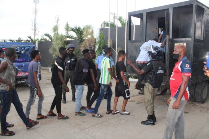 BREAKING: Lagos COVID-19 Task Force invades homes, markets â€¢Pregnant woman urinates in her pants while being pushed into â€˜Black Mariaâ€™