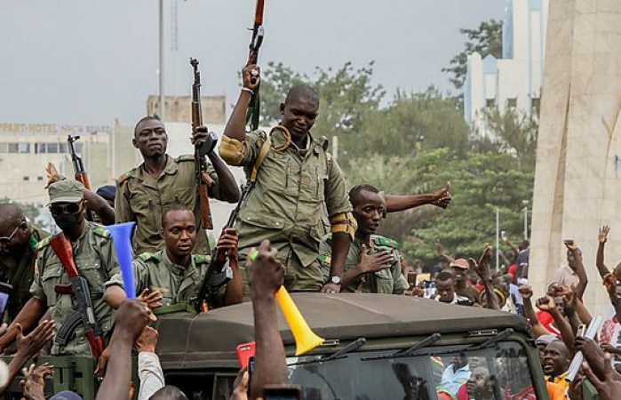 Mali's president quits after soldiers mutiny