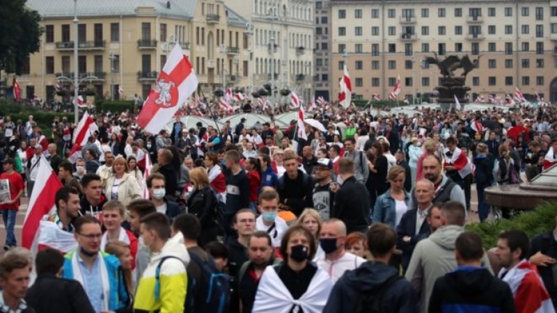 Belarus opposition holds mass rally in Minsk despite ban