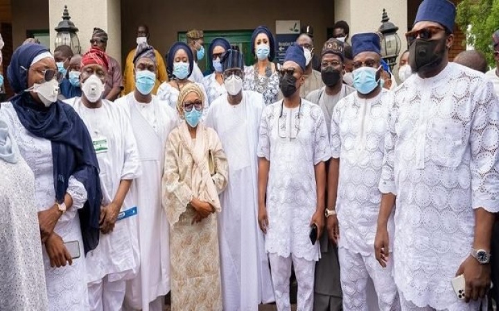 Jakande buried amidst prayers, eulogies