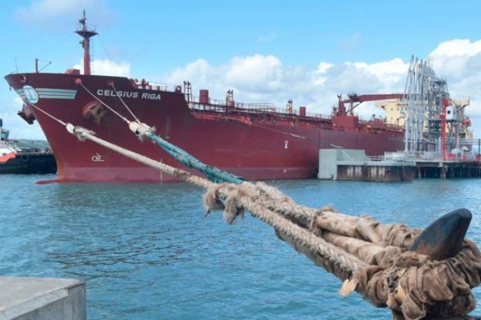 Kenya 'won't hand over' port to China to pay debt