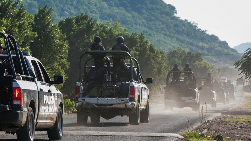 Mexico violence: Gunmen kill 13 in ambush on police convoy