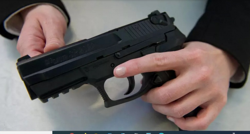 France’s Senate approves the right of police to carry weapons off duty