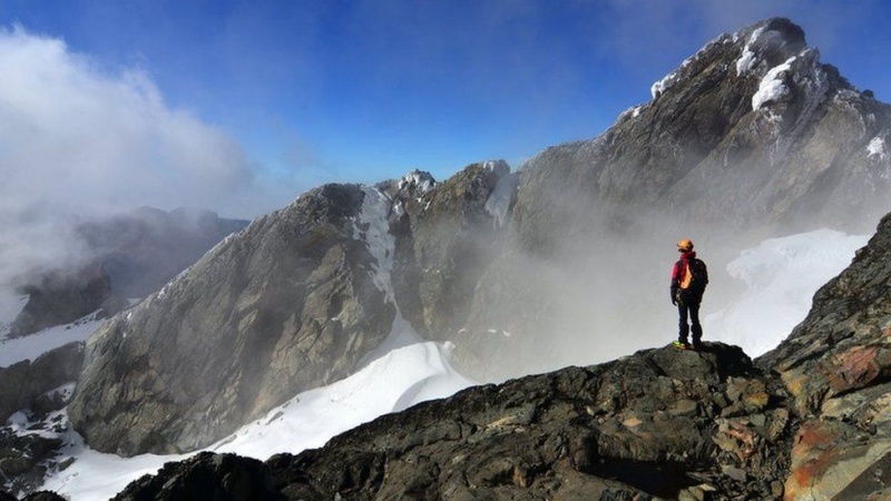 Uganda climate change: The people under threat from a melting glacier
