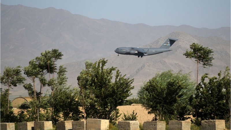 Bagram: Last US and Nato forces leave key Afghanistan base
