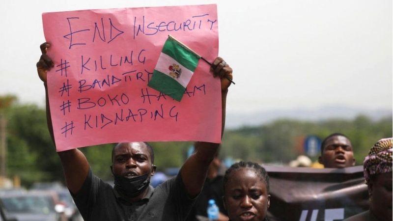Nigeria school kidnappers abduct man delivering ransom