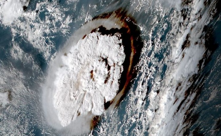 Get away from shore - US and Japan warn on tsunami