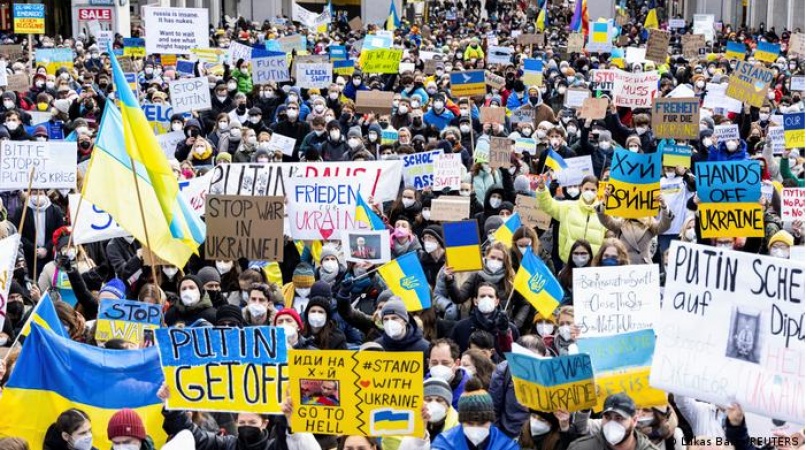 Ukraine: Anti-war protests take place around the world