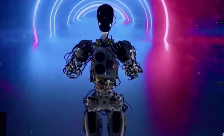 Tesla boss Elon Musk presents humanoid robot Optimus