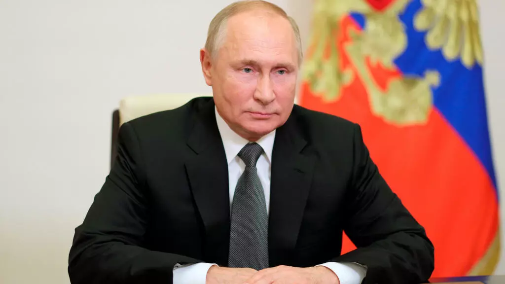 Putin to land in India with eye on military, energy ties