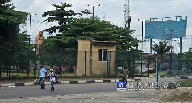 Hoodlums Chase #EndBadGovernance Protesters From Lagos Park 