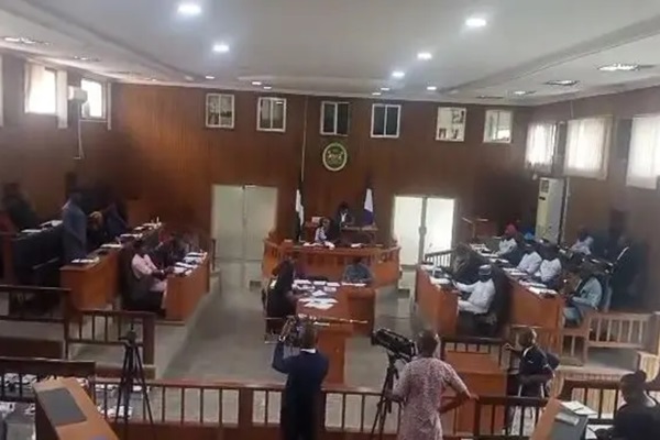 DSS, others storm Cross River Assembly over impeachment