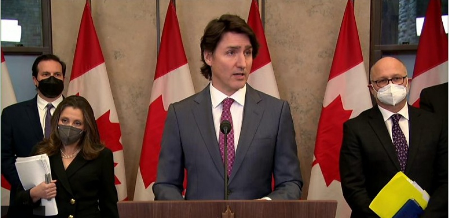 Trudeau vows to freeze anti-mandate protesters' bank accounts