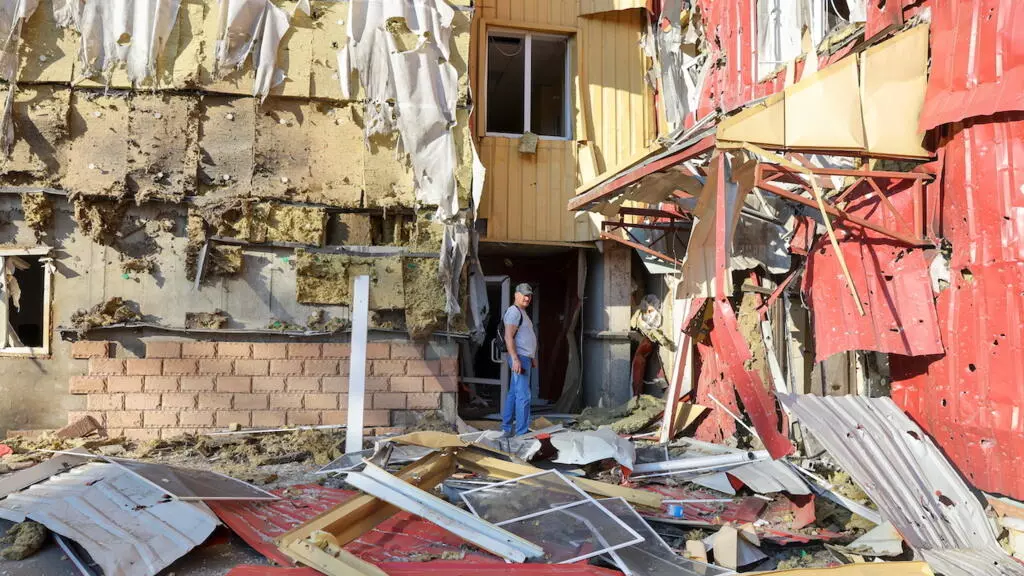 Russia gains ground as Ukrainians acknowledge ‘extremely difficult’ fighting
